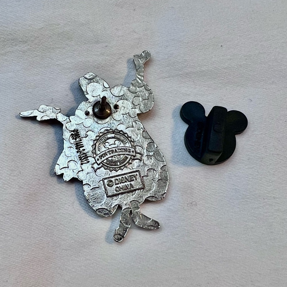 Disney Cruella De Vil Brooch - Red, Black, White - Picture 2 of 3
